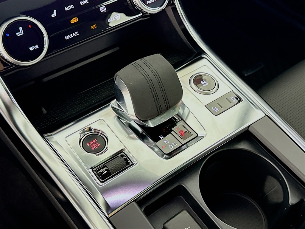 New 2024 White Jaguar R-Dynamic SE image 17