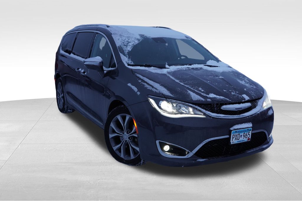 2018 Chrysler Pacifica Limited's photo