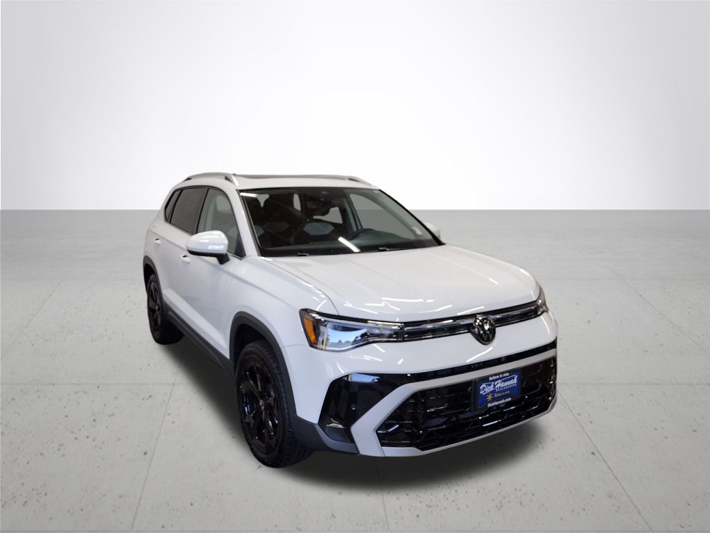 2025 Volkswagen Taos SEL photo 3