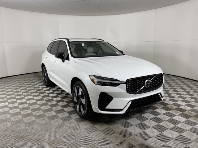 2024 Volvo XC60 Recharge T8 Plus photo 2