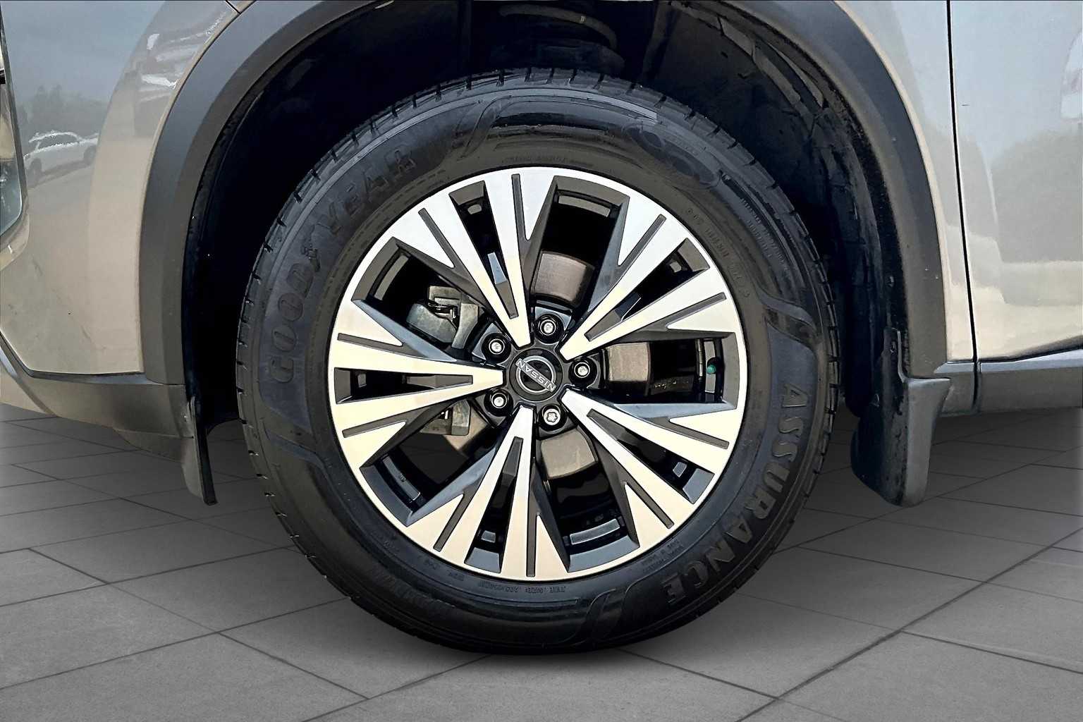 2023 Nissan Rogue SV photo 9