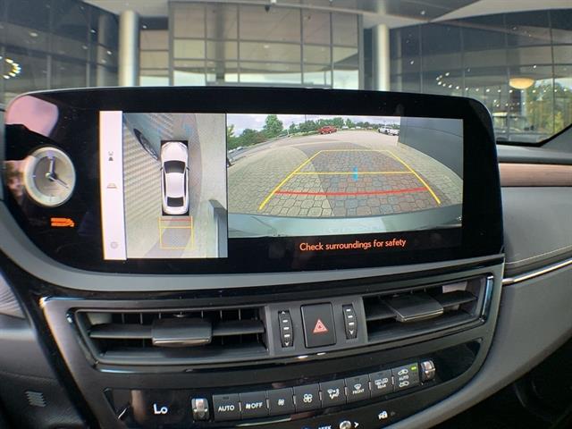 2024 Lexus ES 300h Ultra Luxury photo 17