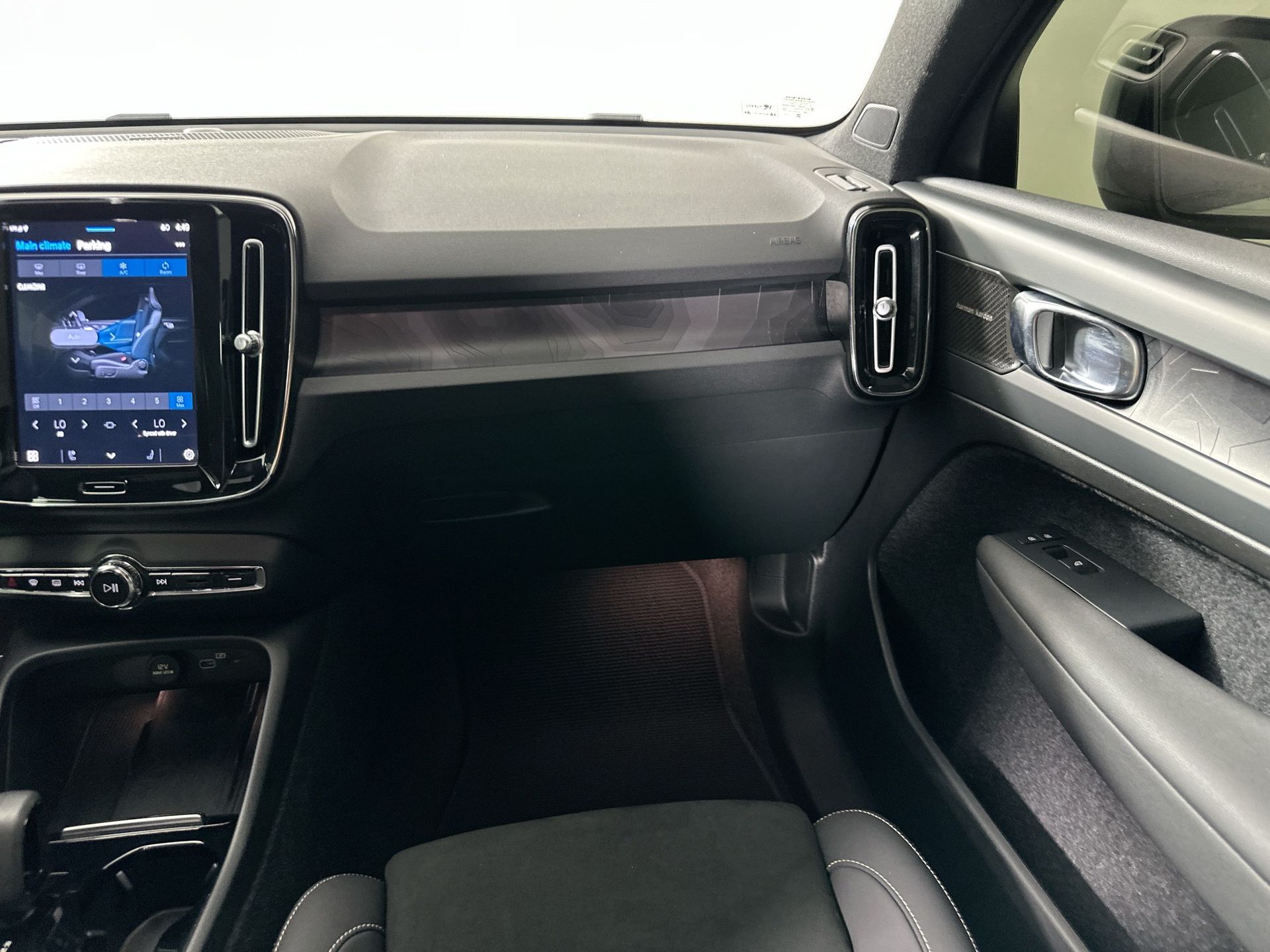 2023 Volvo C40 Recharge Ultimate photo 21