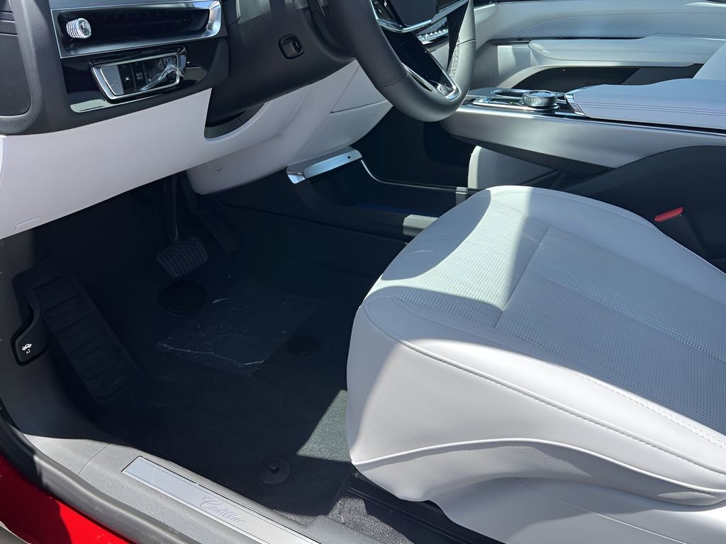 2025 Cadillac Lyriq Luxury photo 29
