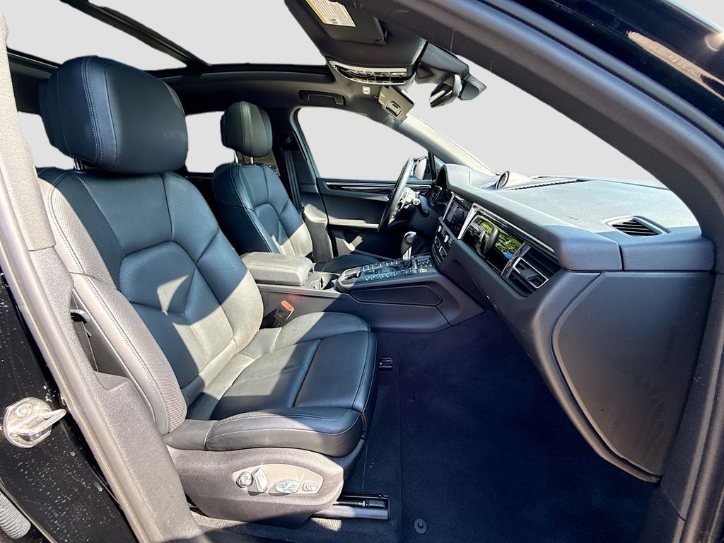 2021 Porsche Macan Base photo 31
