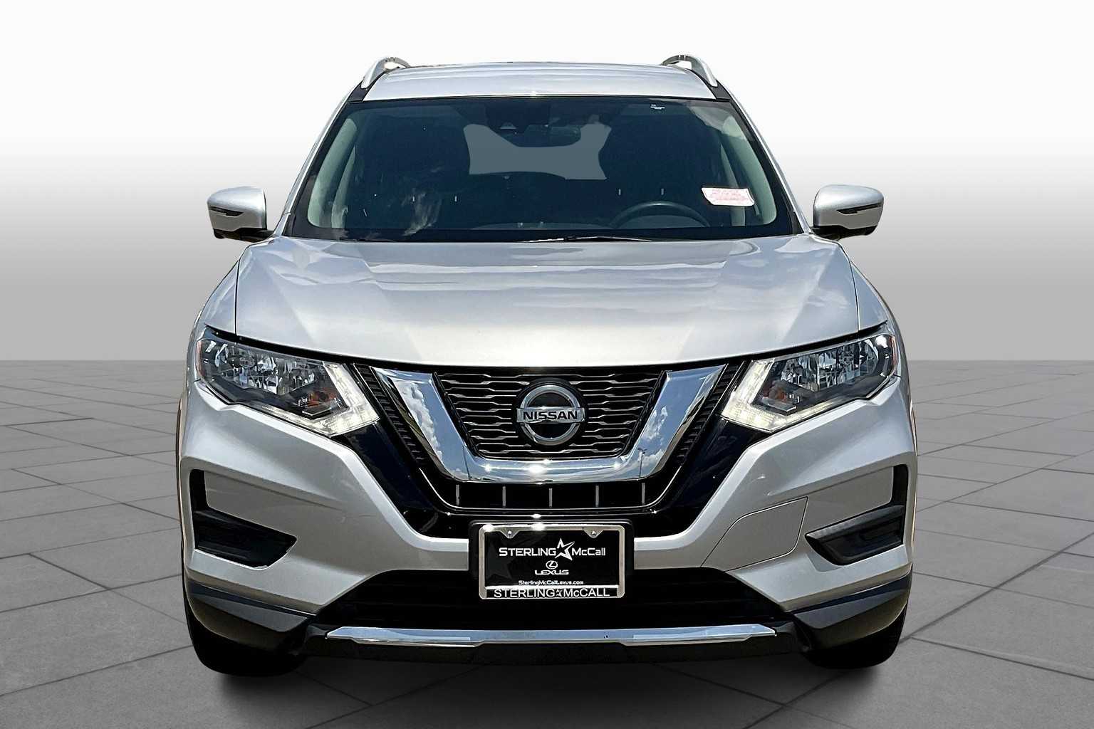 2019 Nissan Rogue SV photo 3