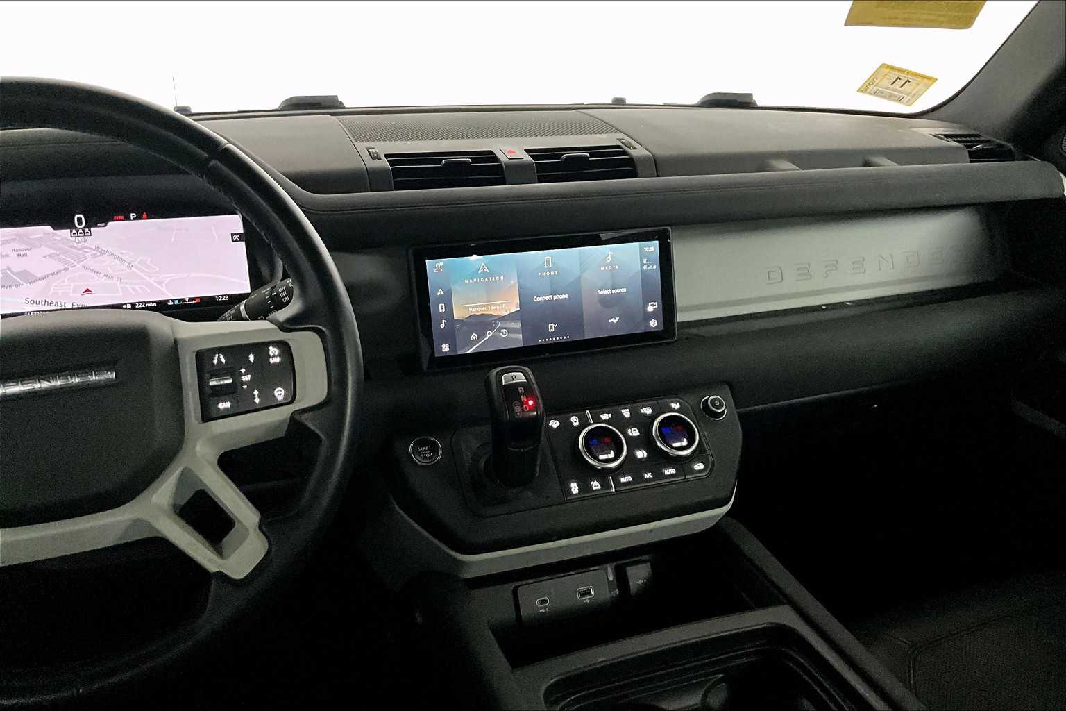 2023 Land Rover Defender SE photo 6