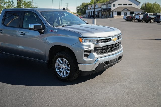 2024 Chevrolet Silverado 1500 LT photo 3