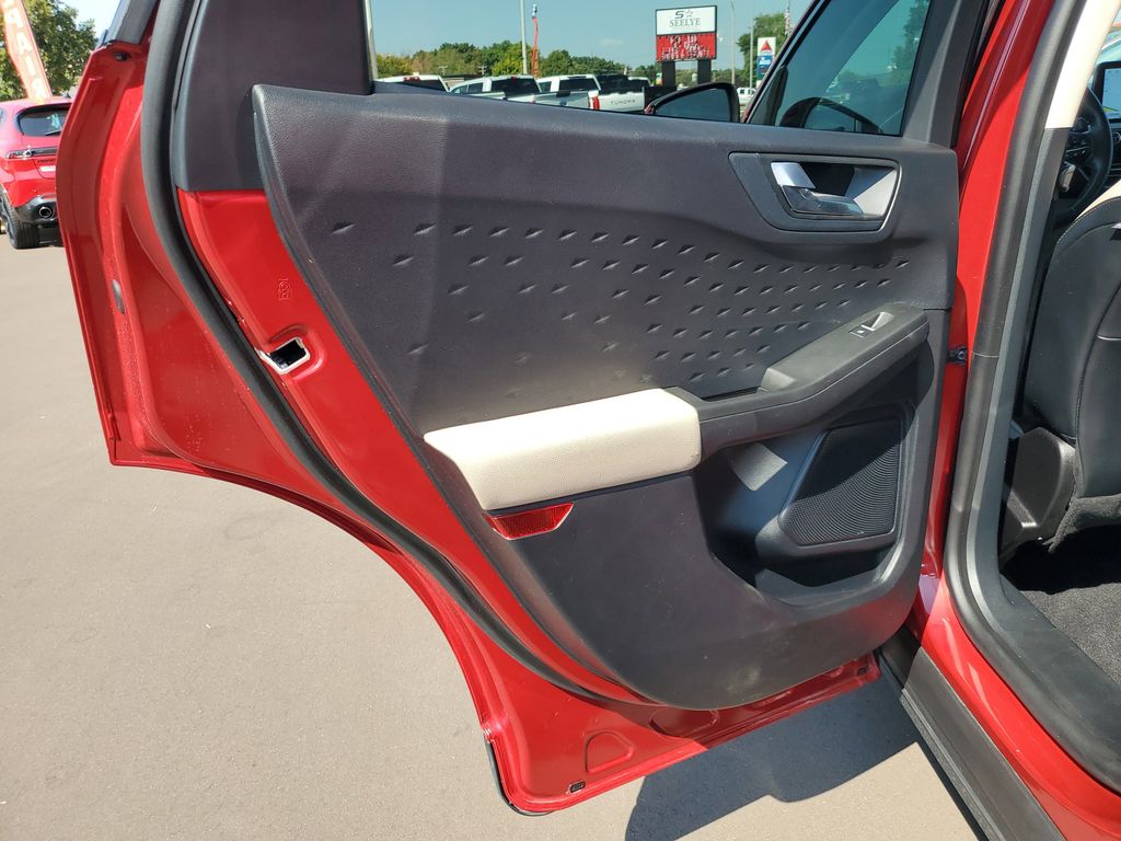 2020 Ford Escape SEL photo 23