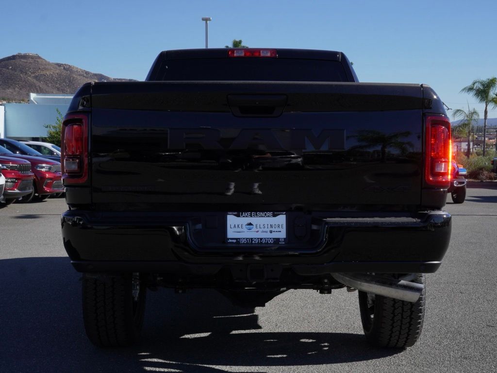 New 2026 Diamond Black Crystal Pearl-Coat Exterior Paint RAM Big Horn Night Edition image 4