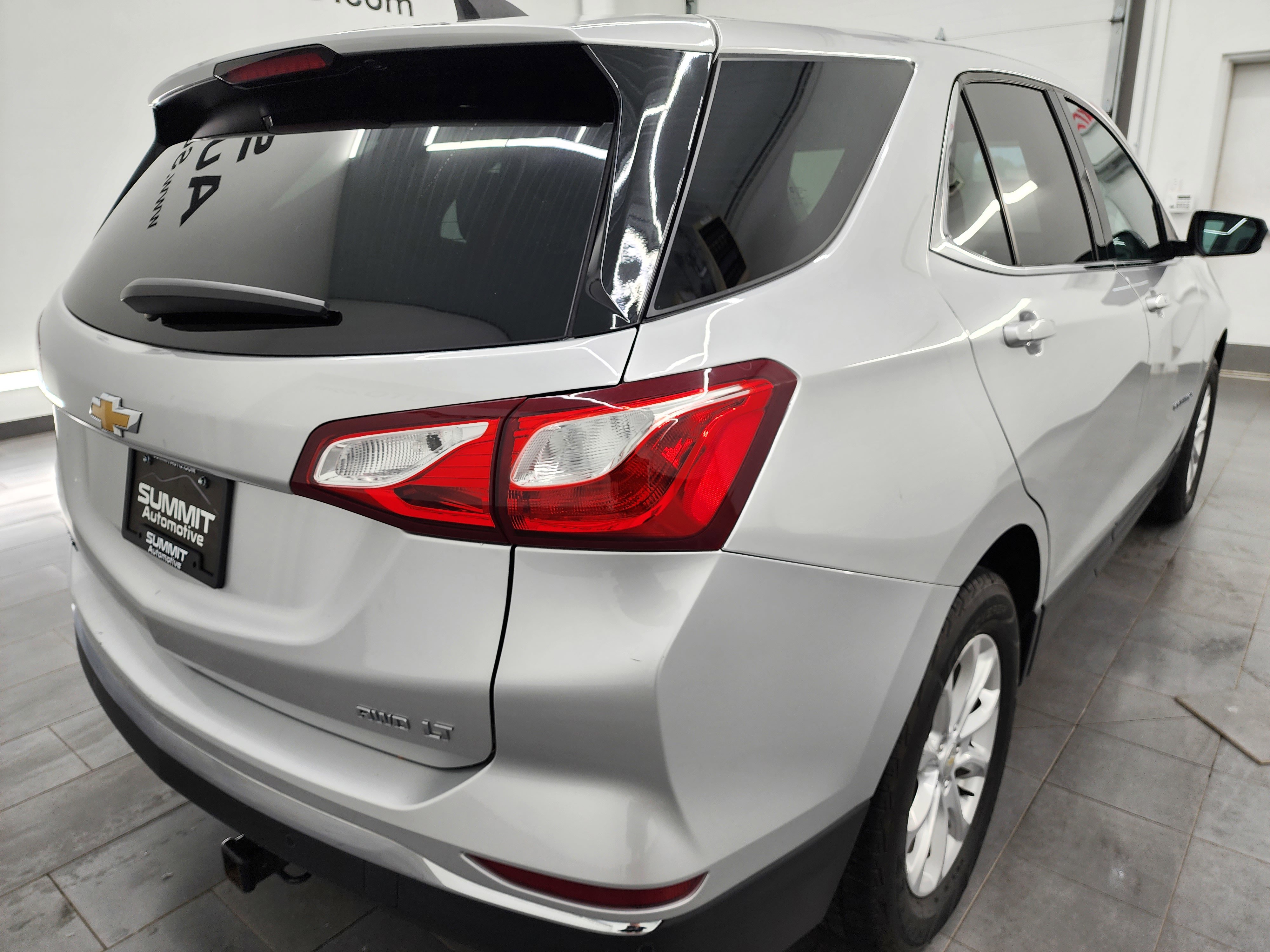 2020 Chevrolet Equinox LT photo 3