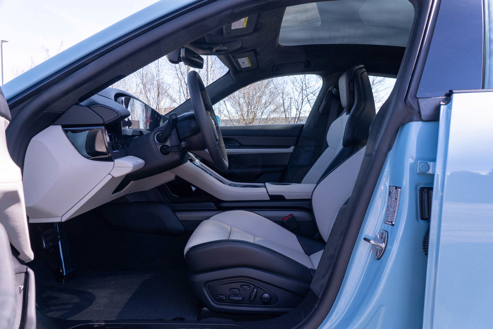 2025 Porsche Taycan GTS photo 20