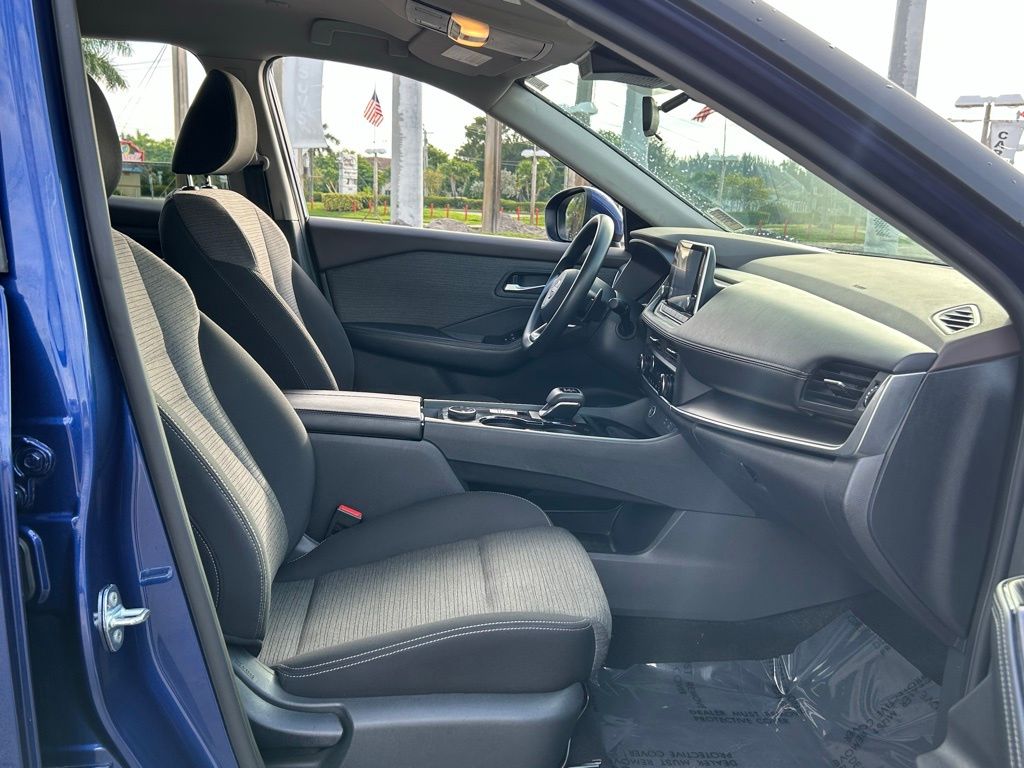 2023 Nissan Rogue SV photo 23
