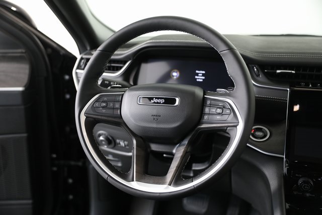 2025 Jeep Grand Cherokee Limited photo 3
