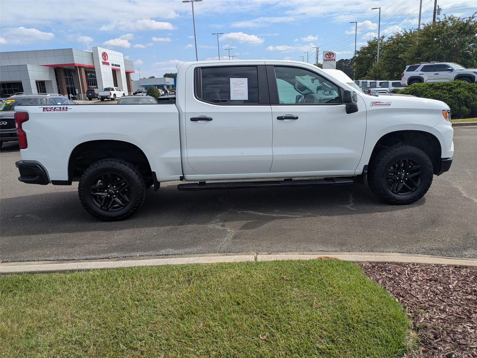 2023 Chevrolet Silverado 1500 LT Trail Boss photo 4