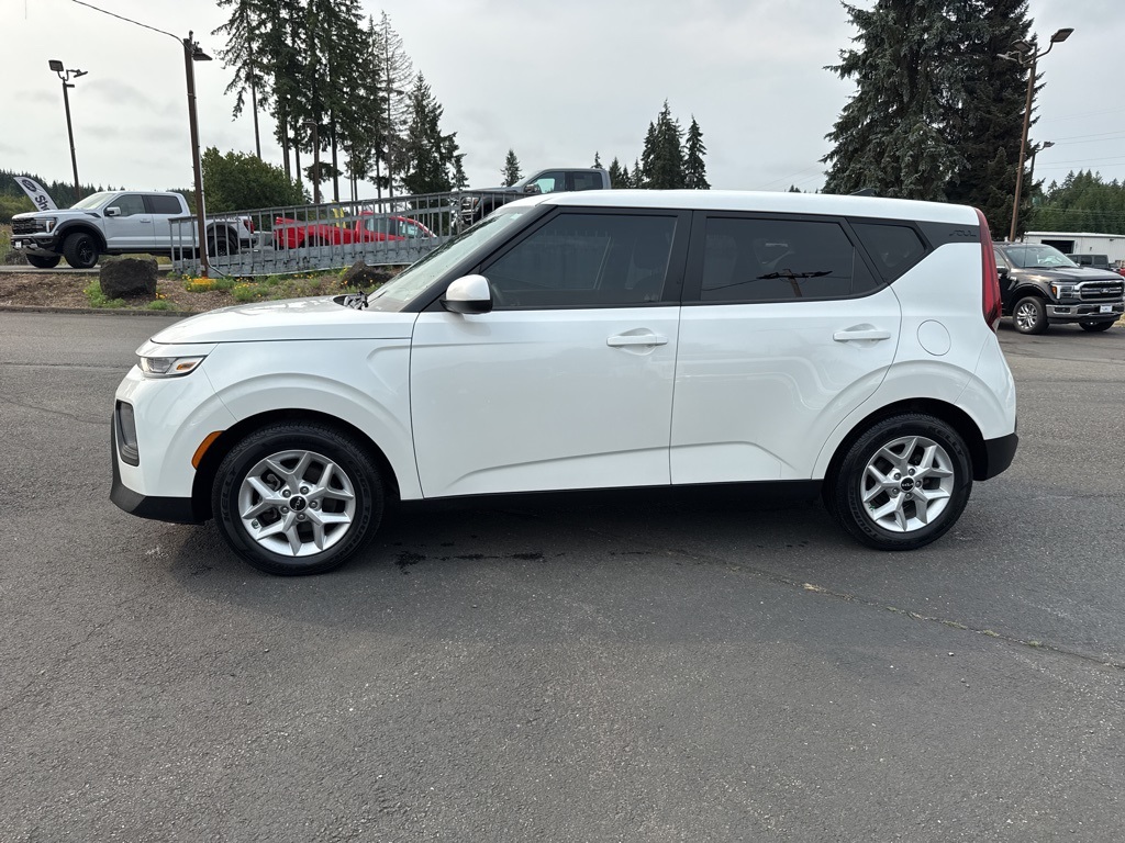 2022 Kia Soul LX photo 2