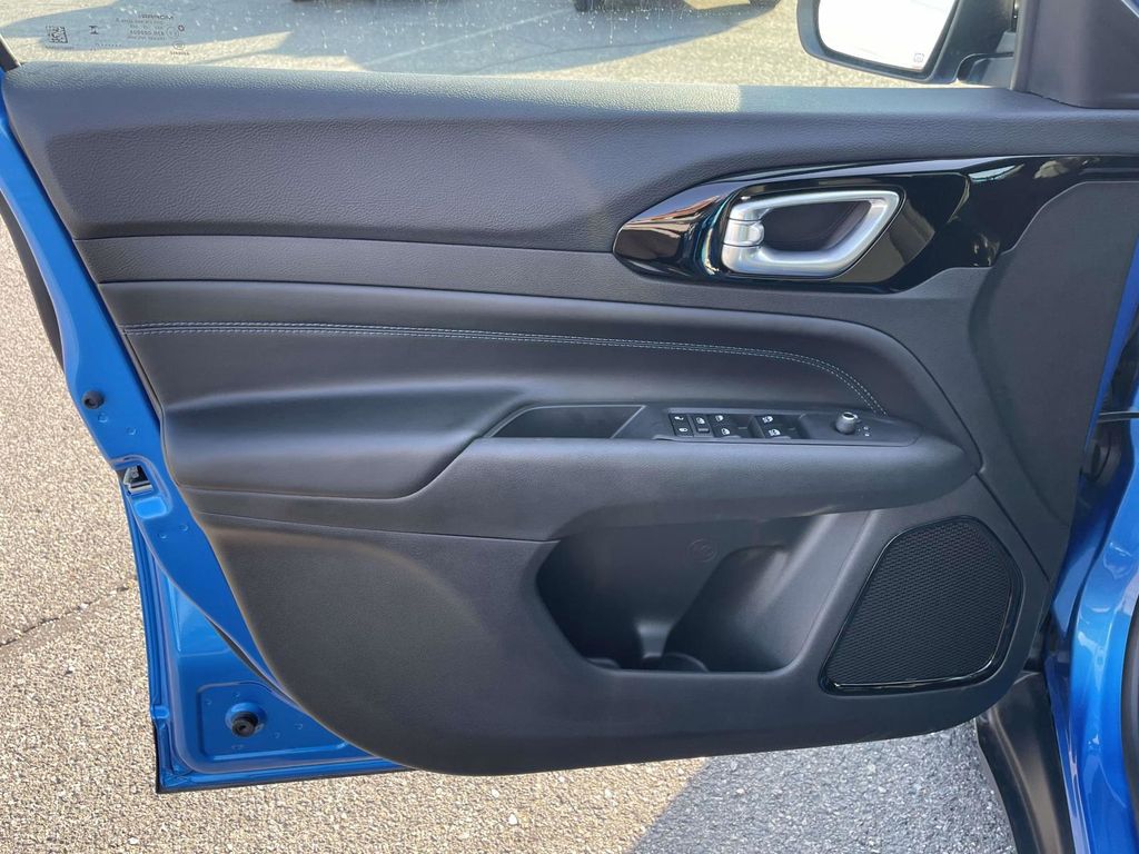 2025 Jeep Compass Latitude photo 19