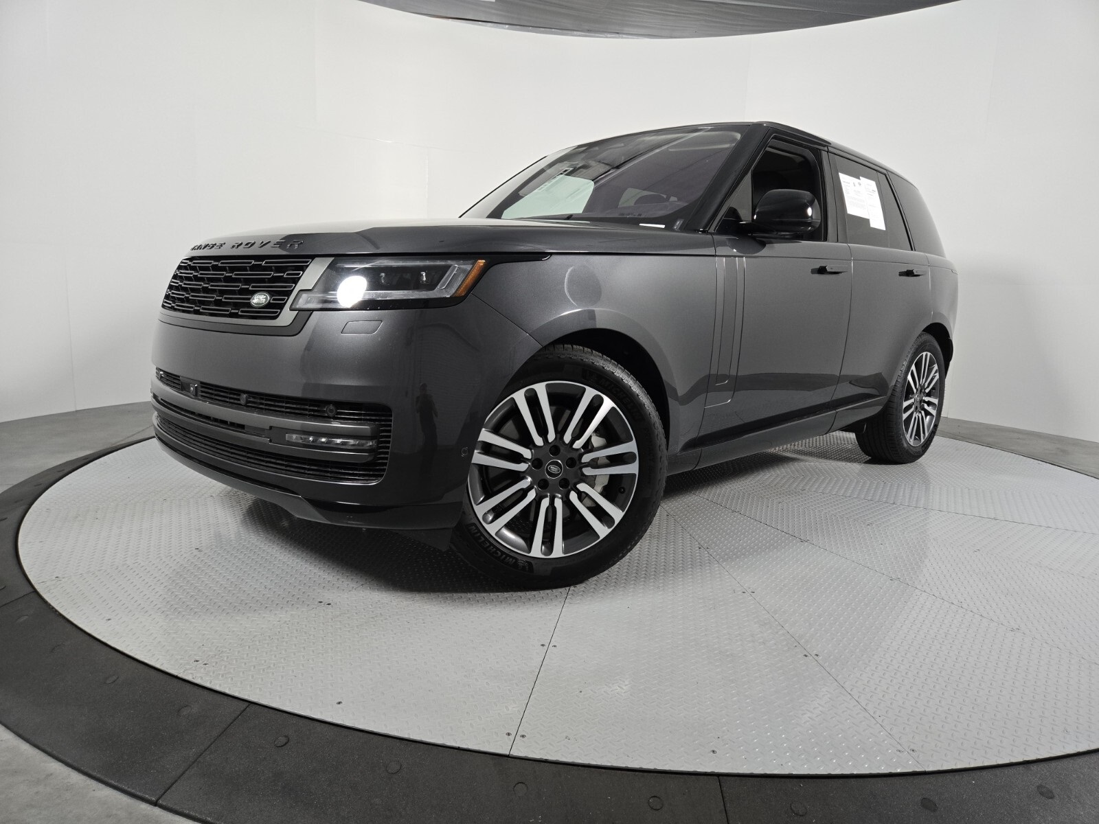 2023 Land Rover Range Rover SE photo 28