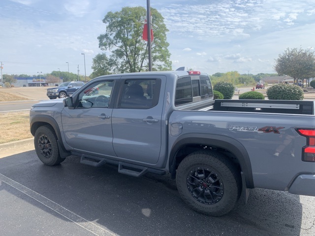 2022 Nissan Frontier PRO-4X photo 2