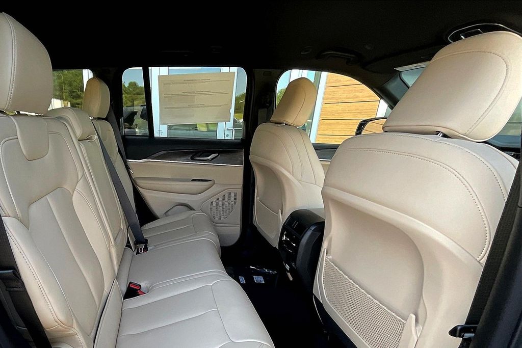 2025 Jeep Grand Cherokee Limited photo 20
