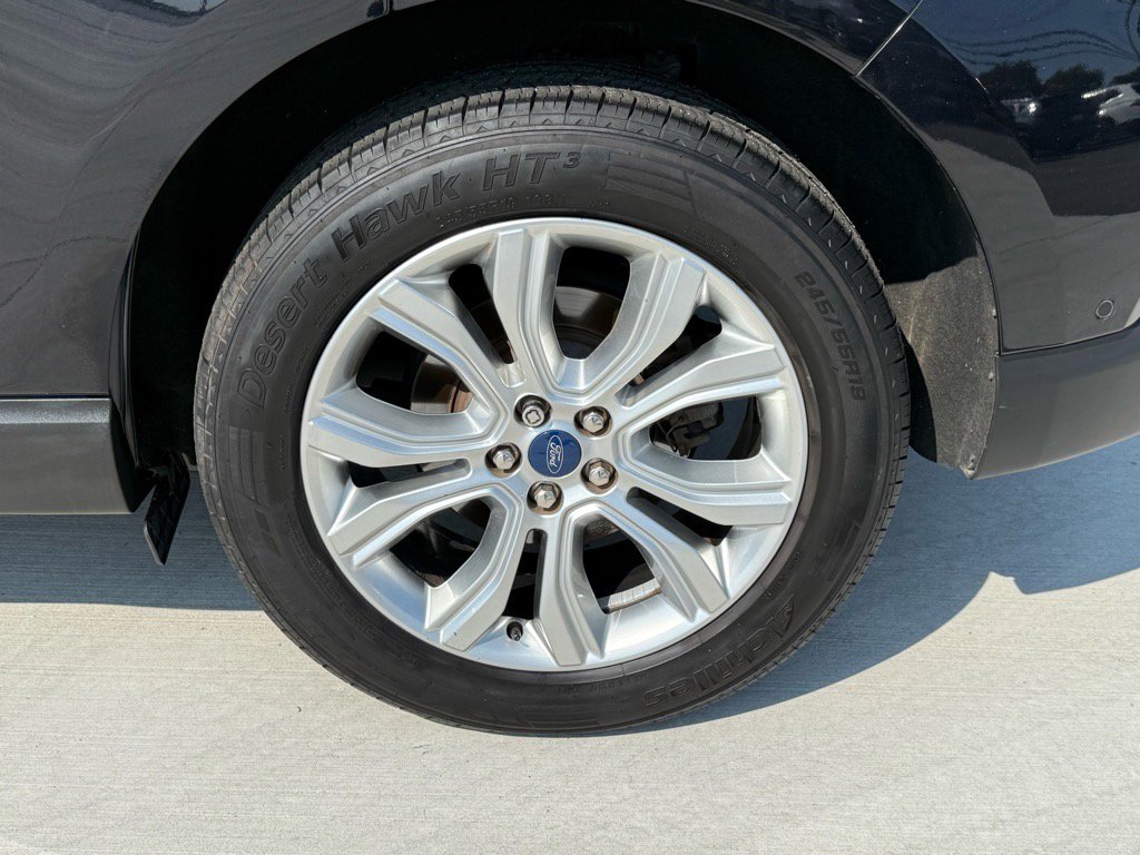 2020 Ford Edge Titanium photo 14