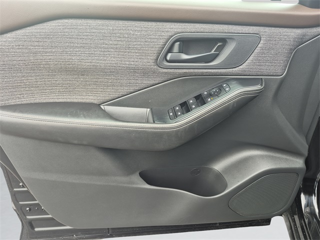 2022 Nissan Rogue S photo 28