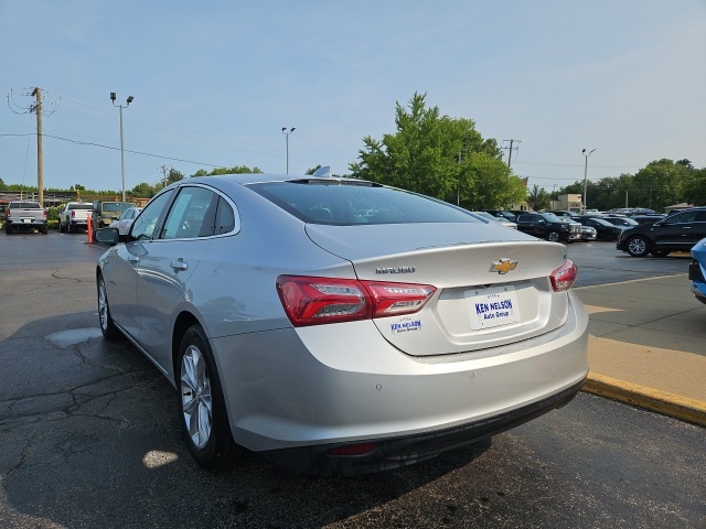 2022 Chevrolet Malibu 1LT photo 2