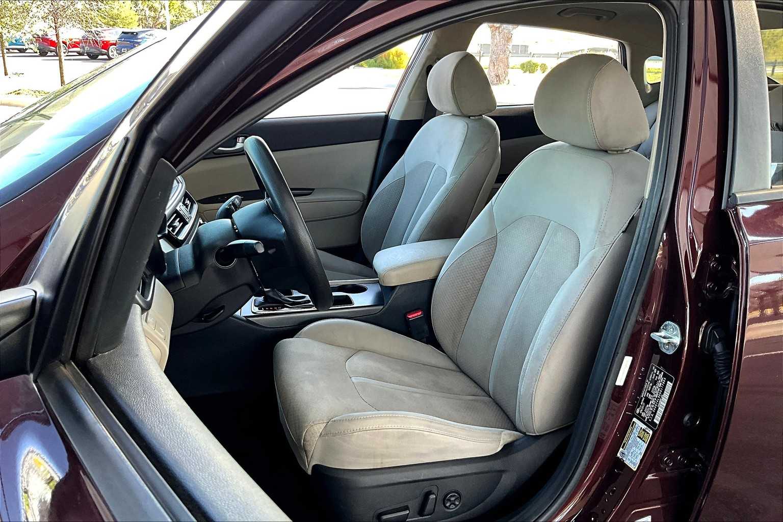 2017 Kia Optima LX photo 7