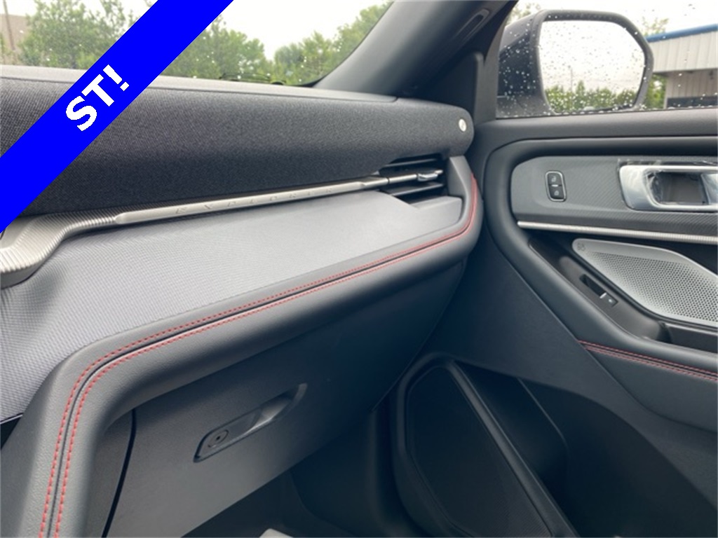 2025 Ford Explorer ST photo 35