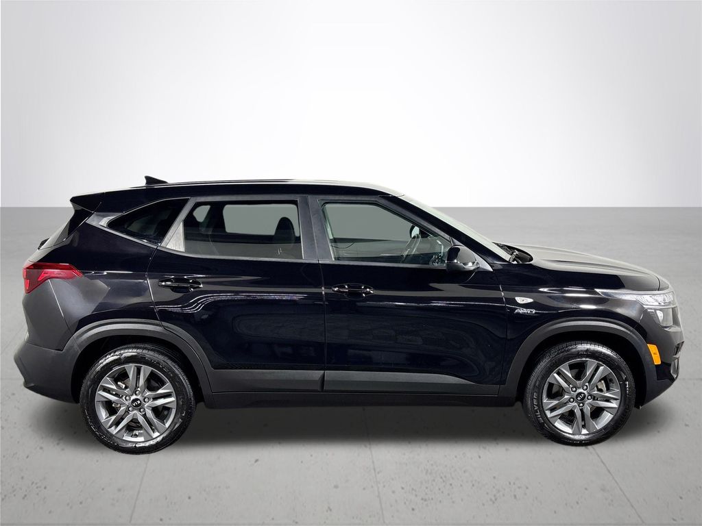 2021 Kia Seltos LX photo 5