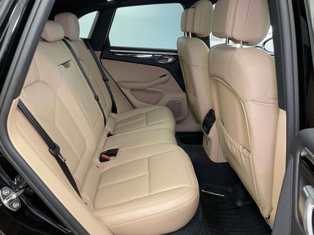 2024 Porsche Macan T photo 14