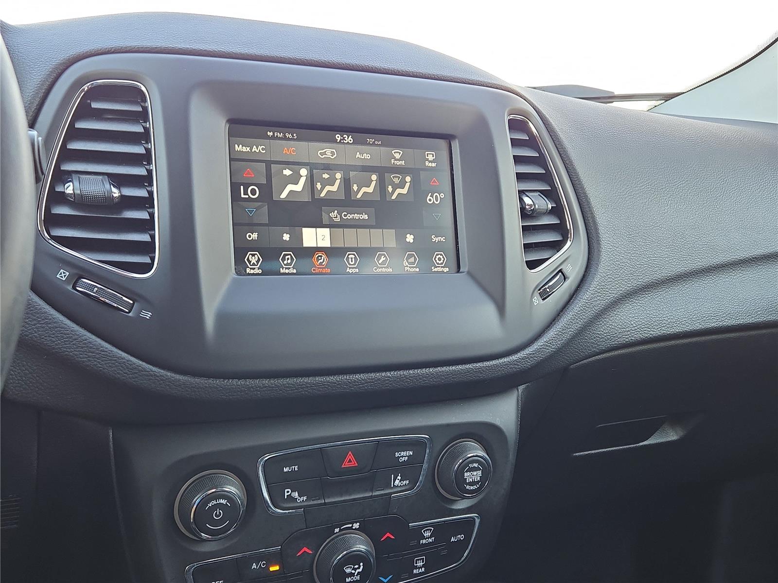 2018 Jeep Compass North Edition Latitude photo 4