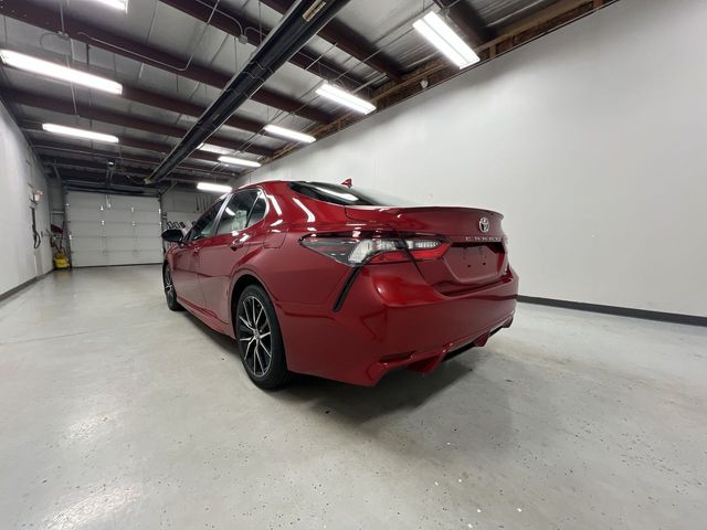 2022 Toyota Camry SE photo 6