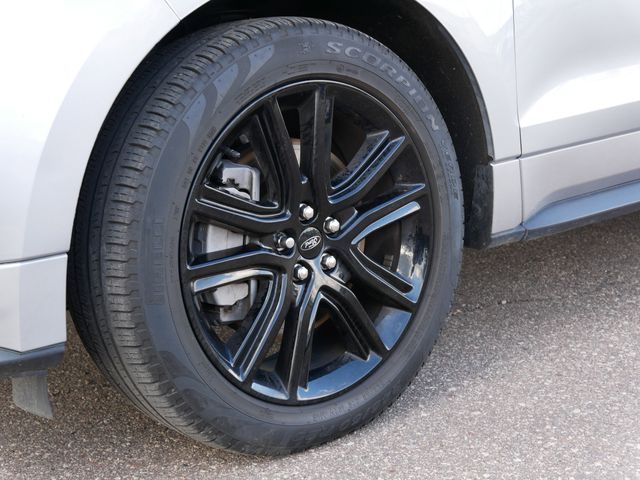 2022 Ford Edge ST photo 18