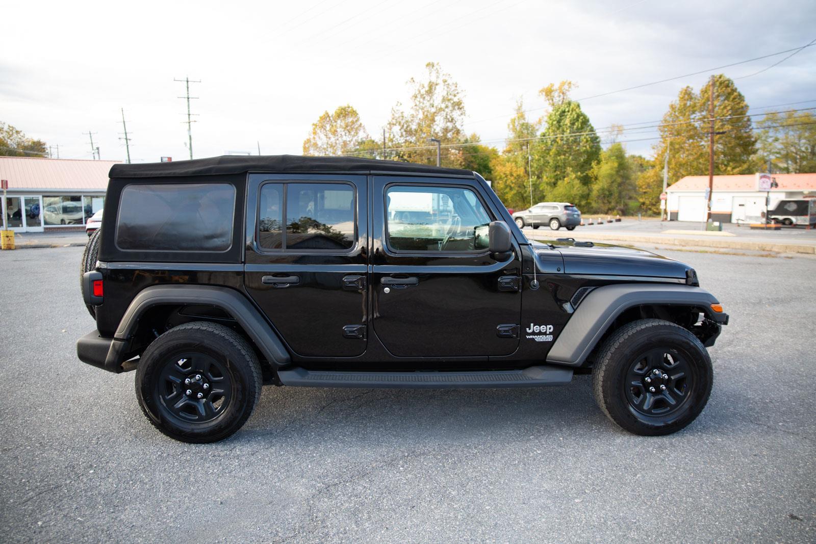 2018 Jeep Wrangler Unlimited Sport S photo 2