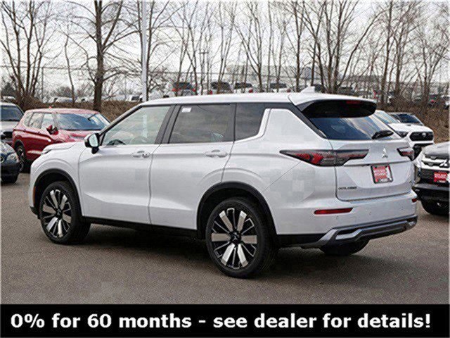 2025 Mitsubishi Outlander SE photo 2