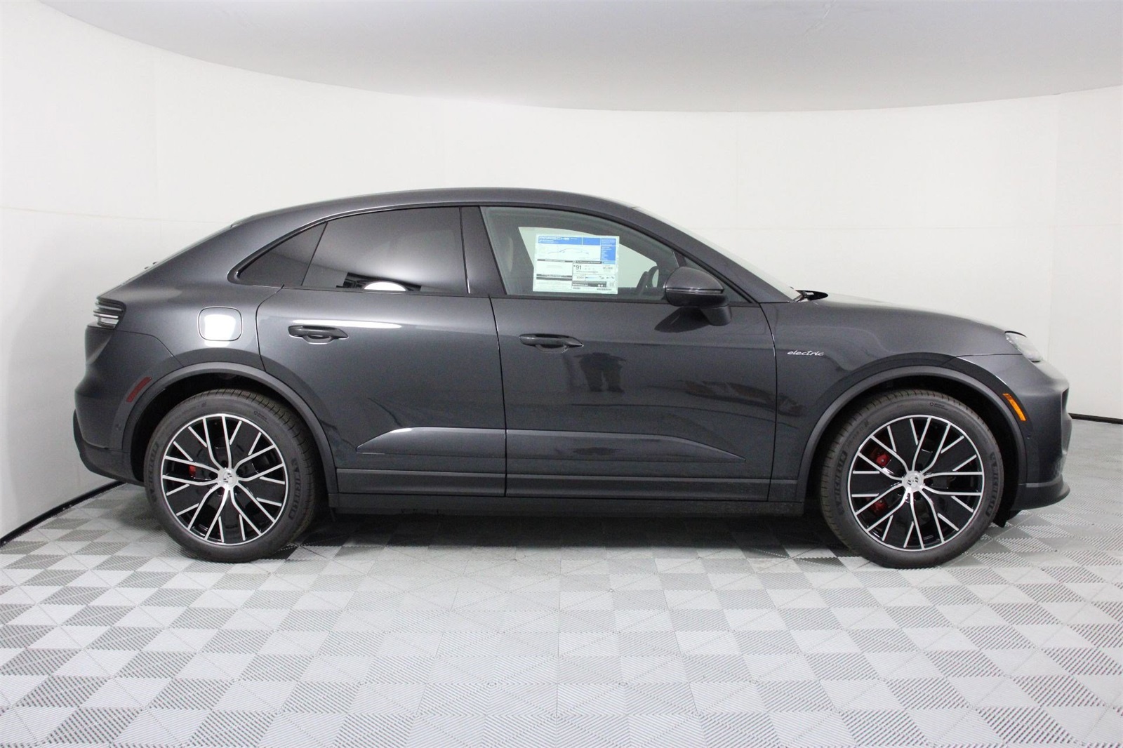 2025 Porsche Macan Electric photo 7