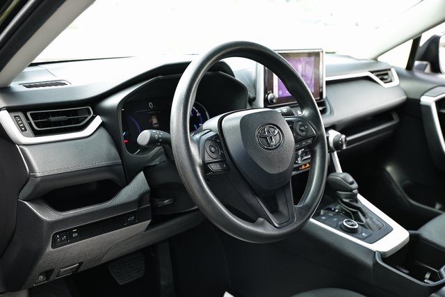 2024 Toyota RAV4 Hybrid XLE photo 19