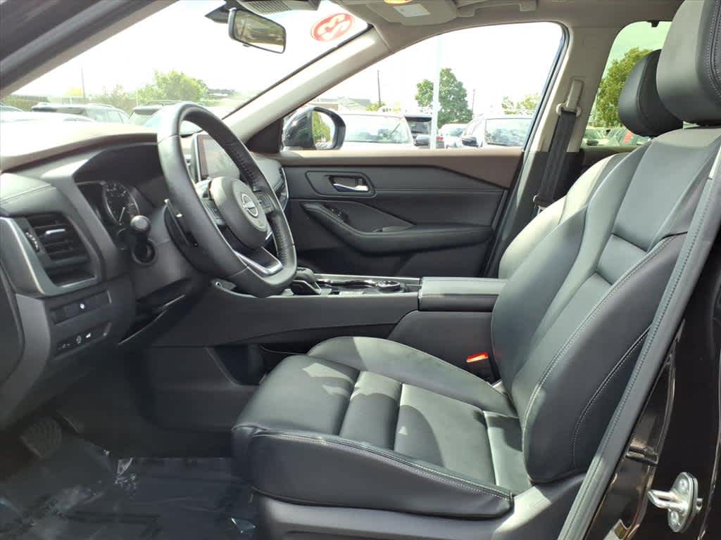 2023 Nissan Rogue SV photo 10
