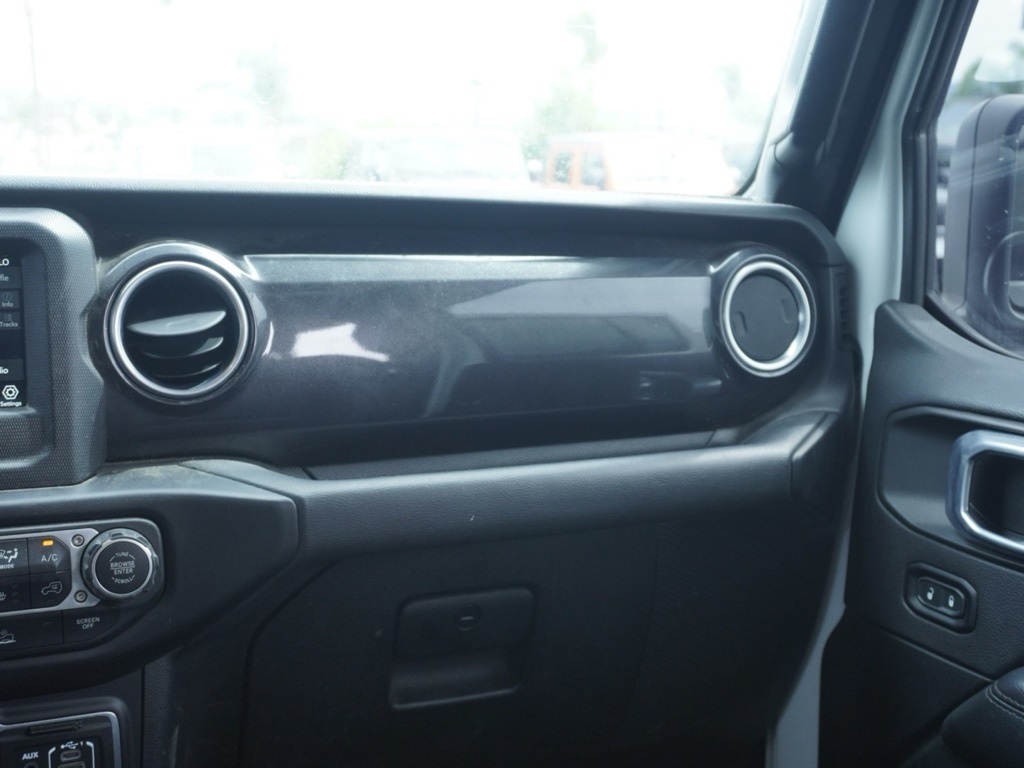 2021 Jeep Wrangler Sahara Altitude photo 23