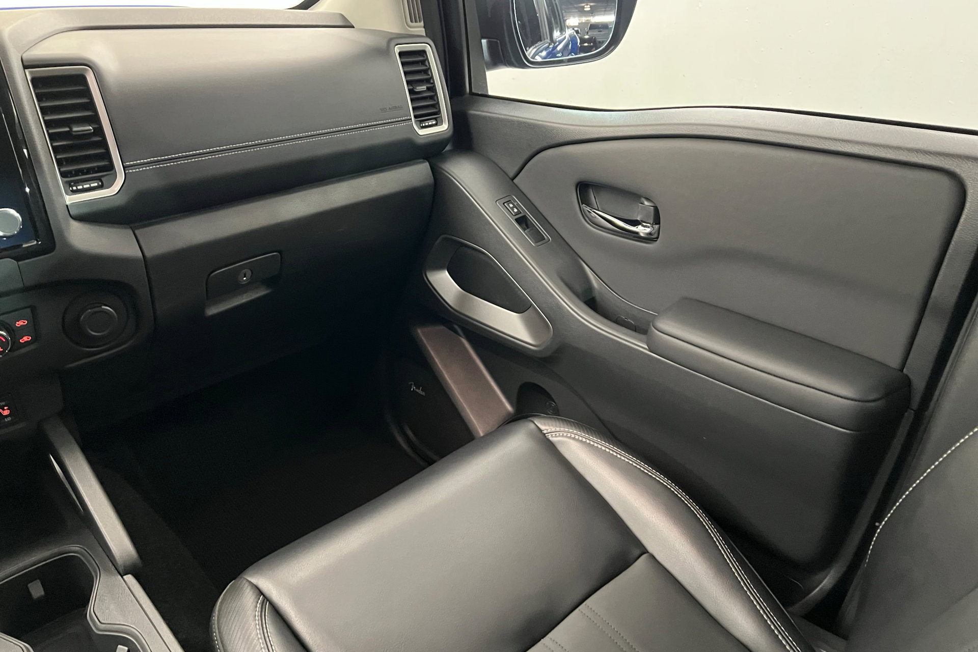 2024 Nissan Frontier SL photo 10