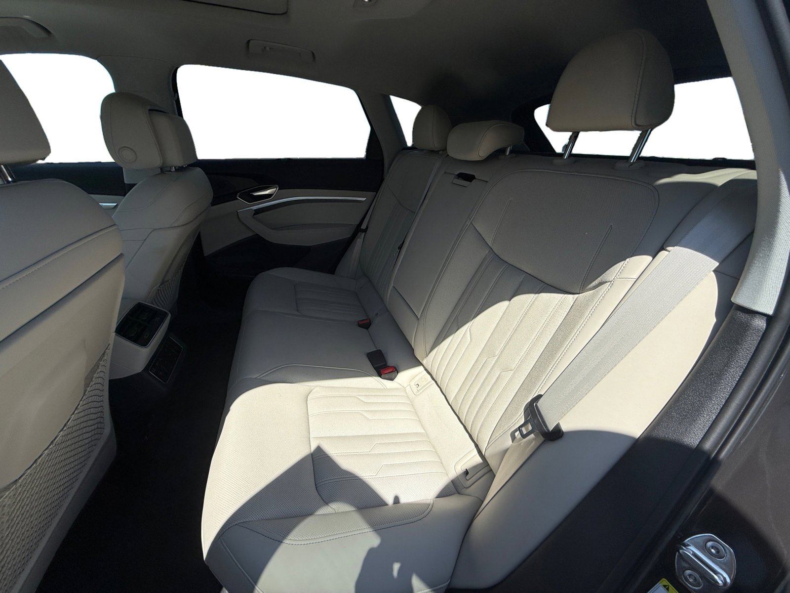 2024 Audi Q8 E-tron Prestige photo 13