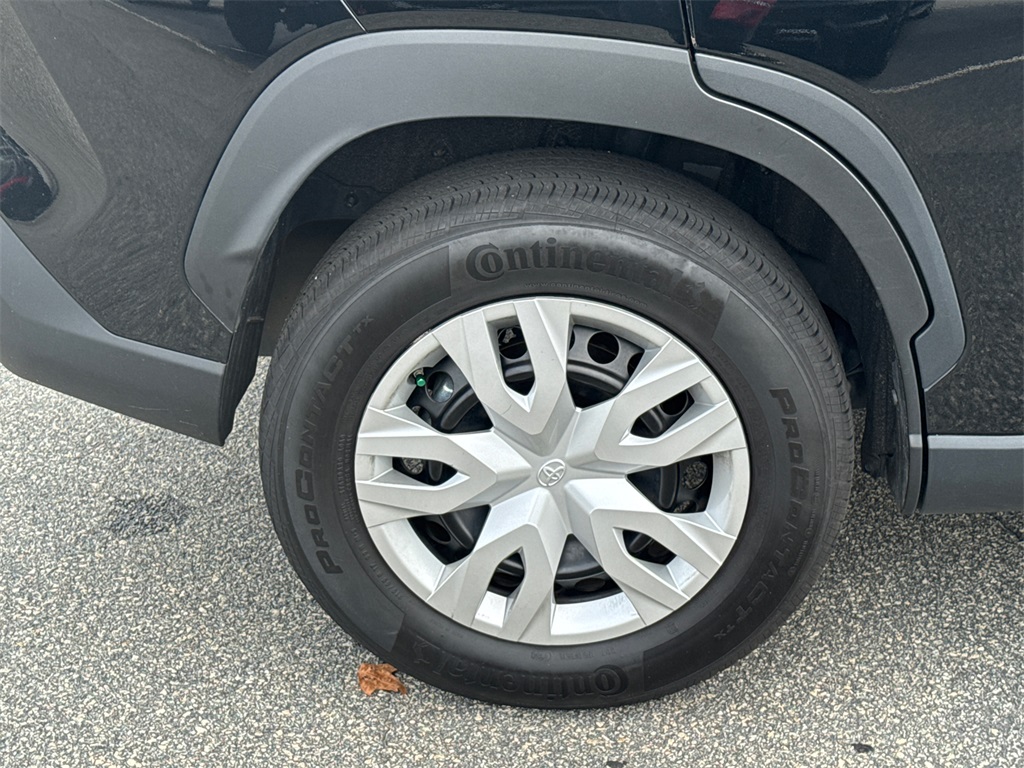 2024 Toyota Corolla Cross L photo 15