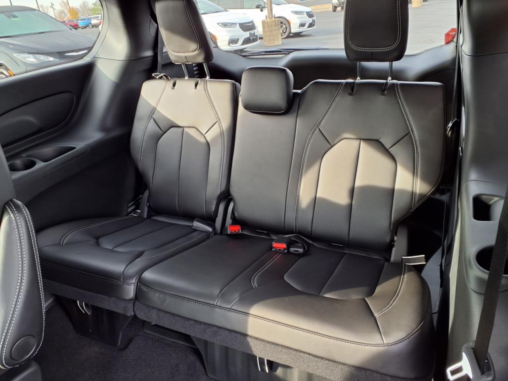 2025 Chrysler Voyager LX photo 5