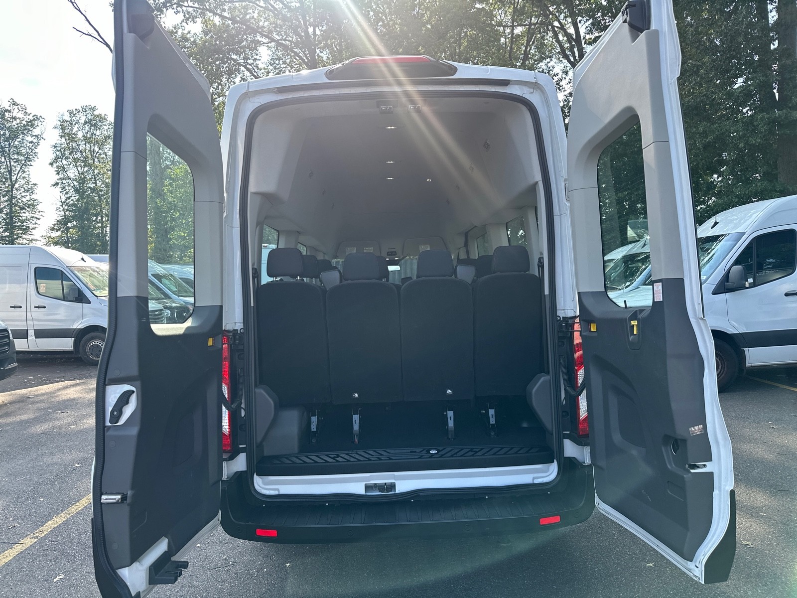 2021 Ford Transit Passenger XLT photo 5