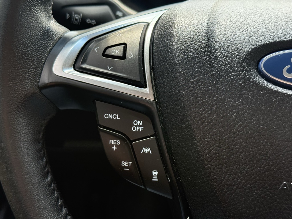 2020 Ford Edge SEL photo 17