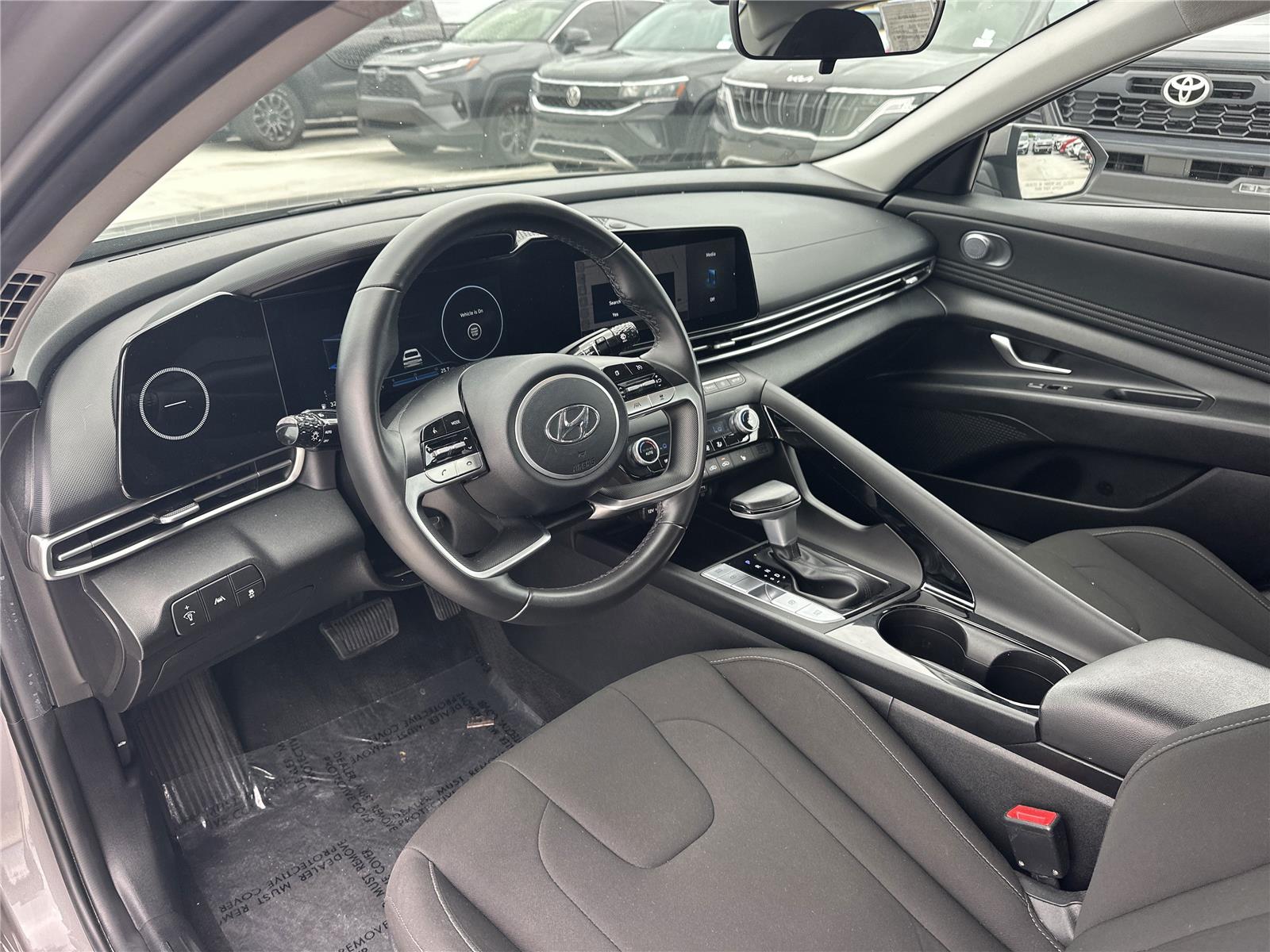 2023 Hyundai Elantra SEL photo 7