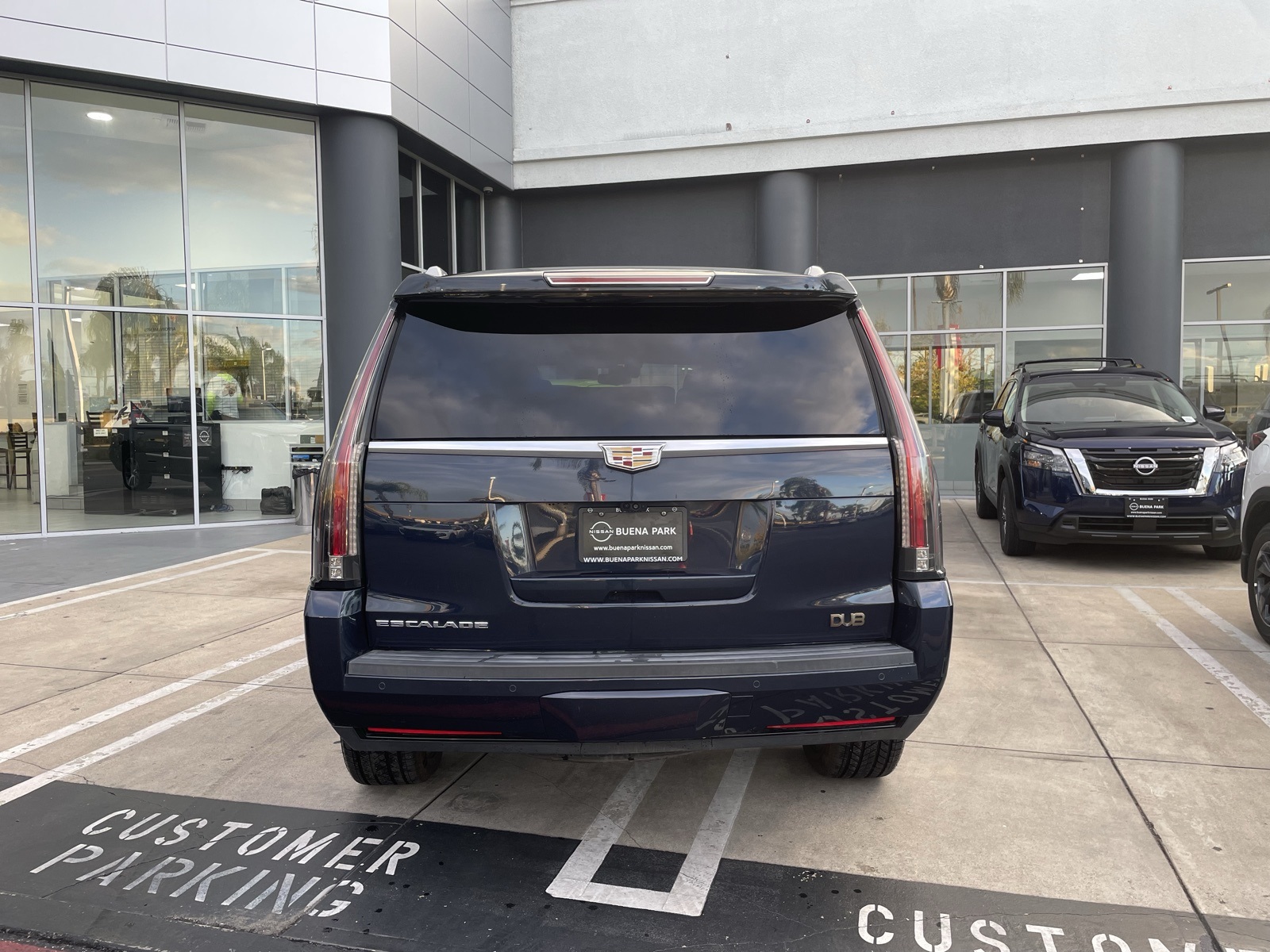 2017 Cadillac Escalade Premium Luxury photo 3