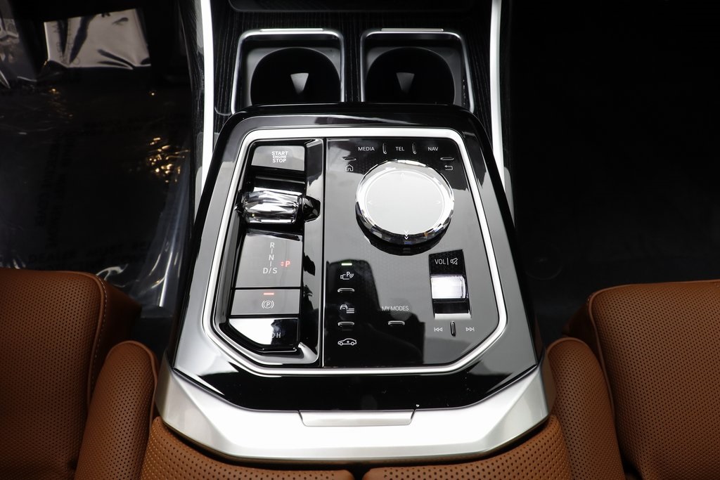 2026 Bmw 750e photo 10