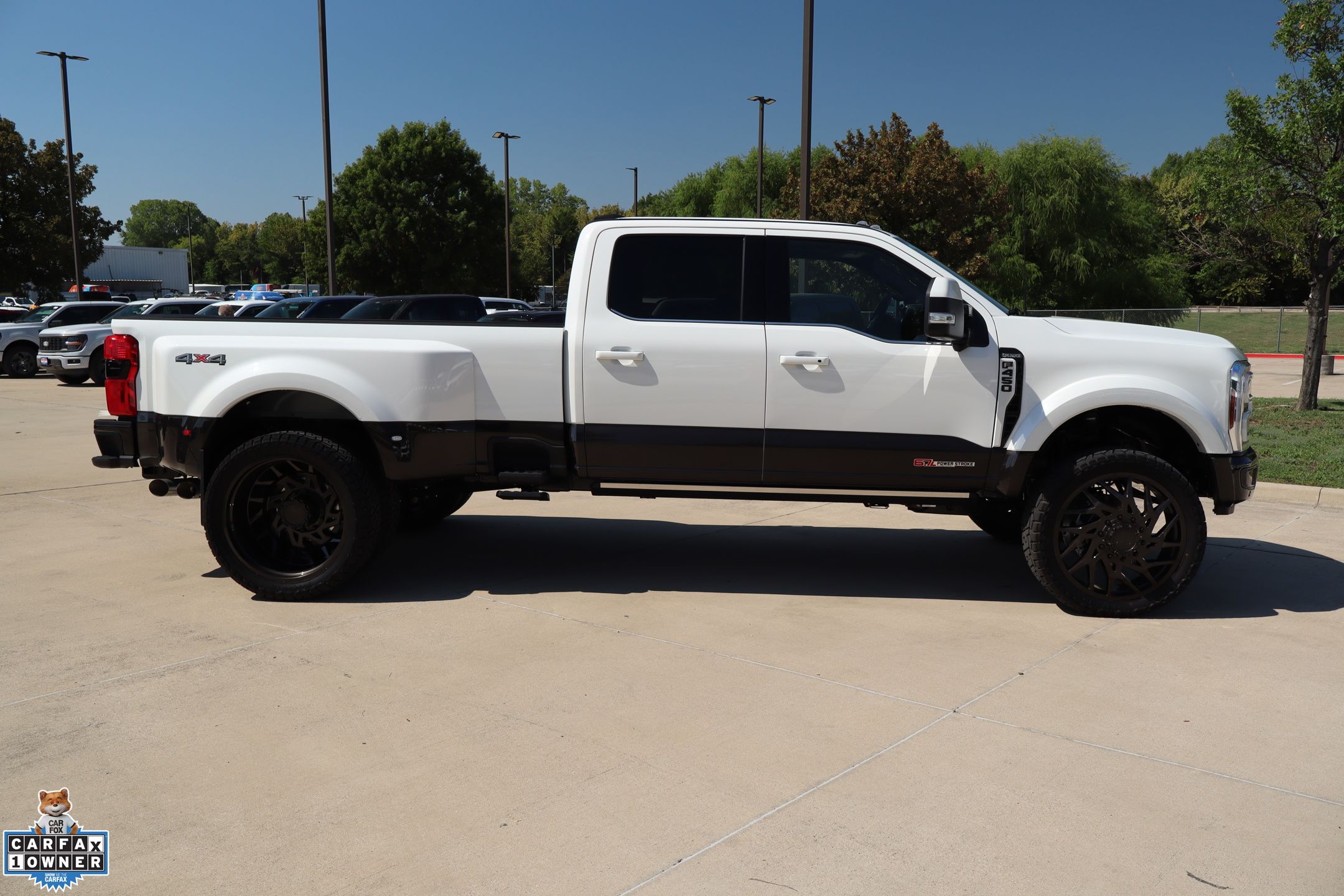 2025 Ford F-450 photo 2